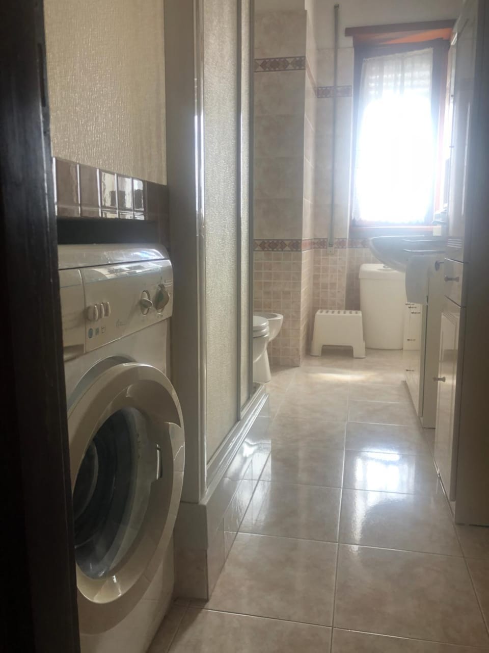 Bathroom, washing machine