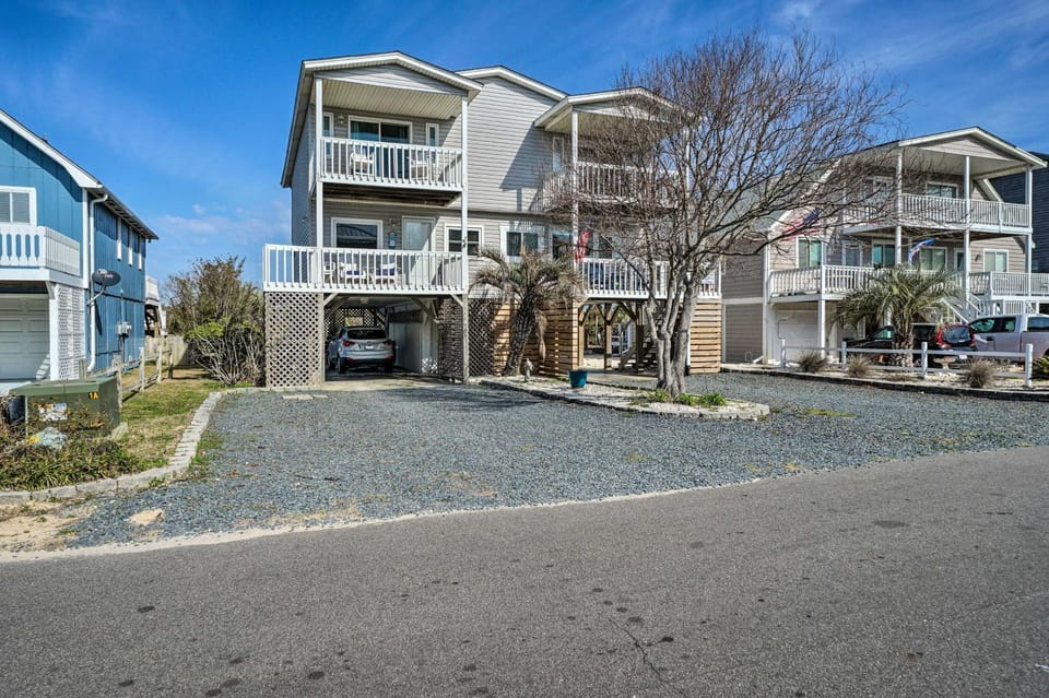 Holden Beach Vacation Rental: Short Path to Beach! House in Holden Beach