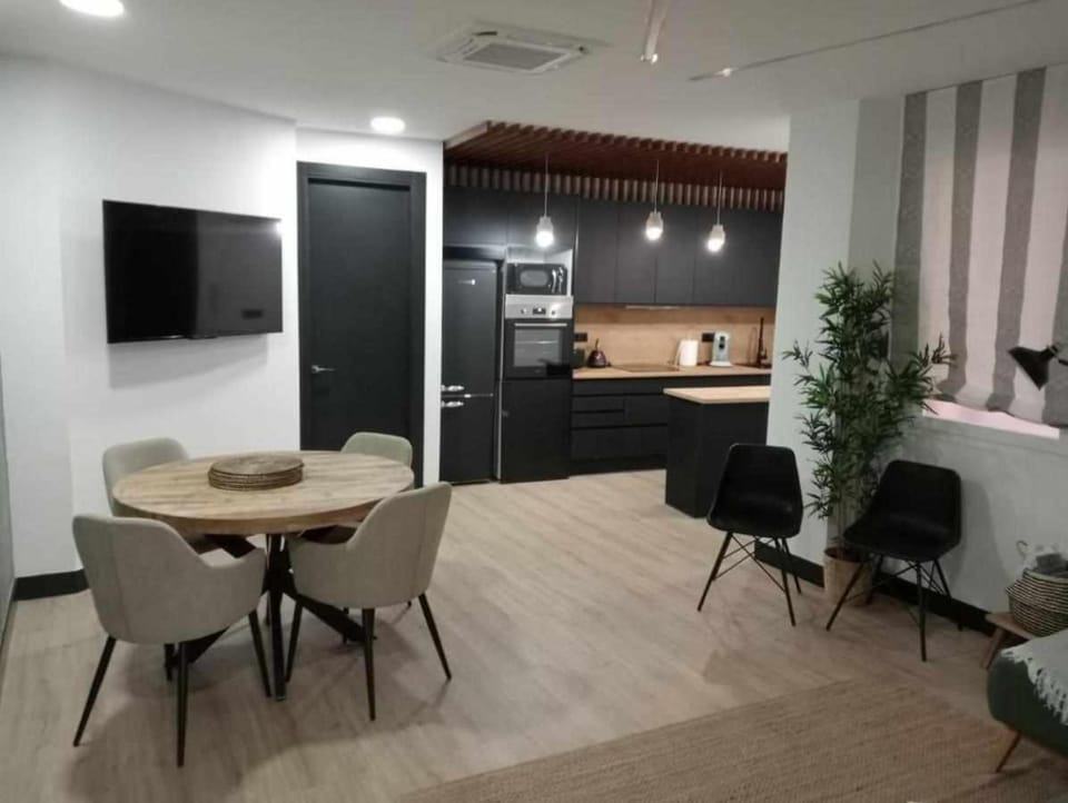 TV and multimedia, Kitchen or kitchenette, Dining area, minibar, pet friendly, stove