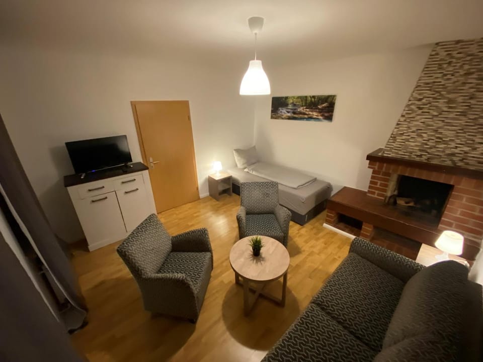 Communal lounge/ TV room, TV and multimedia, Living room, Seating area