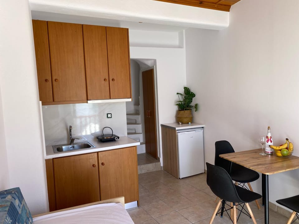 Dining area, Lunch, kitchen