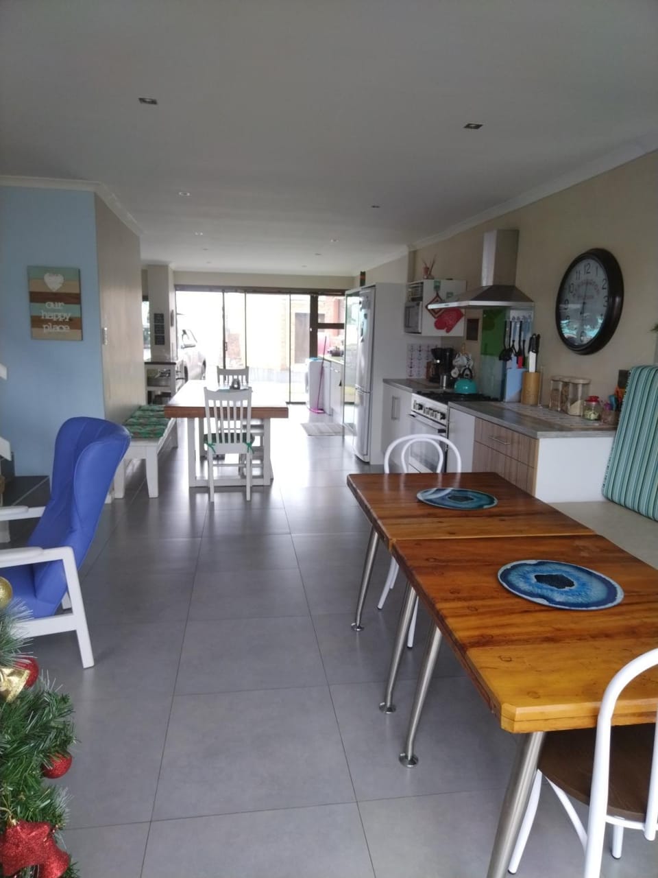 Kitchen or kitchenette, Seating area, Dining area