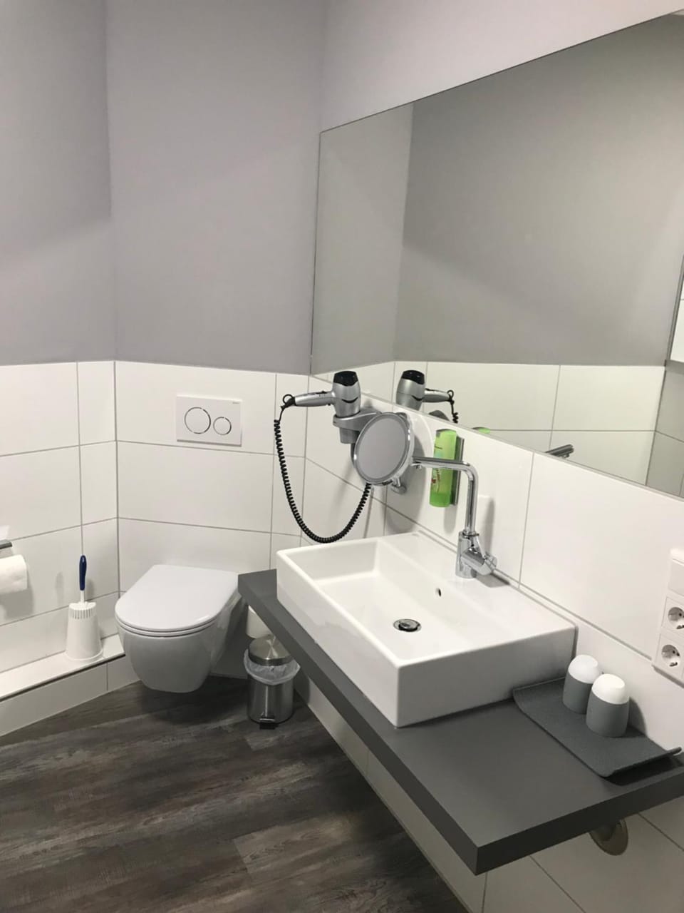 Shower, Toilet, towels