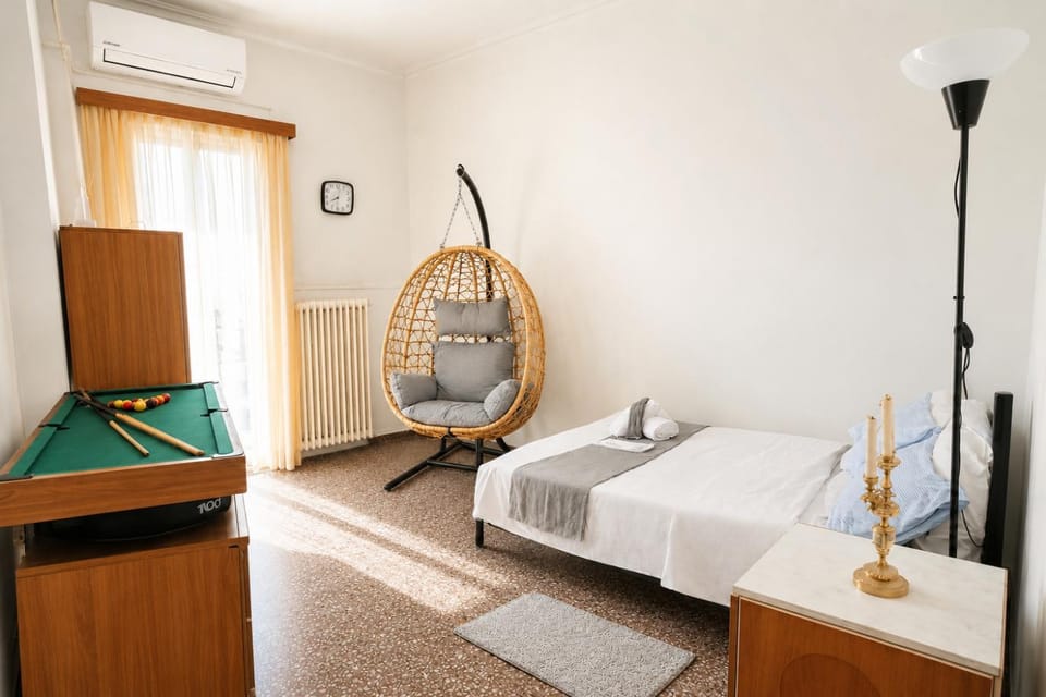 Bed, Billiard, Balcony/Terrace, Balcony/Terrace, Photo of the whole room, wardrobe