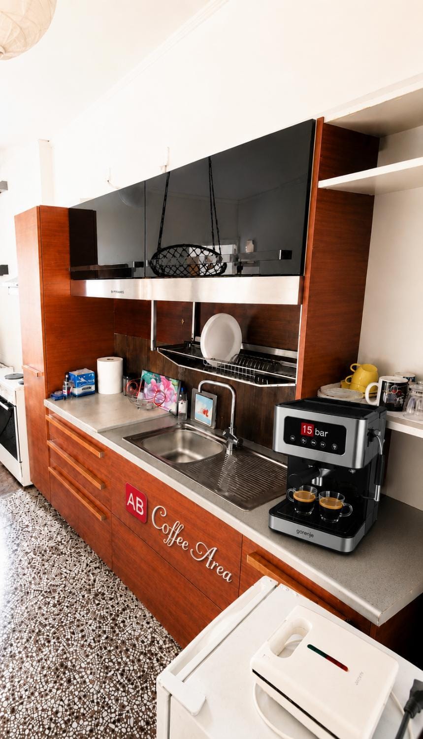 Coffee/tea facilities, Decorative detail, kitchen, kitchen