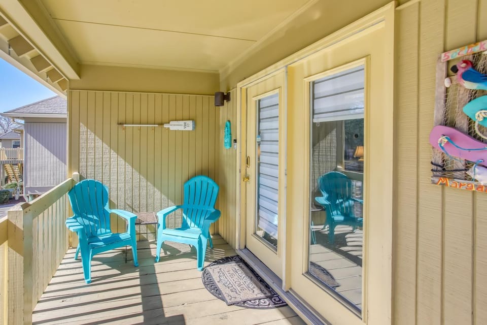 Myrtle Beach Cottage, Walk to Pools + Beach! House in South Carolina