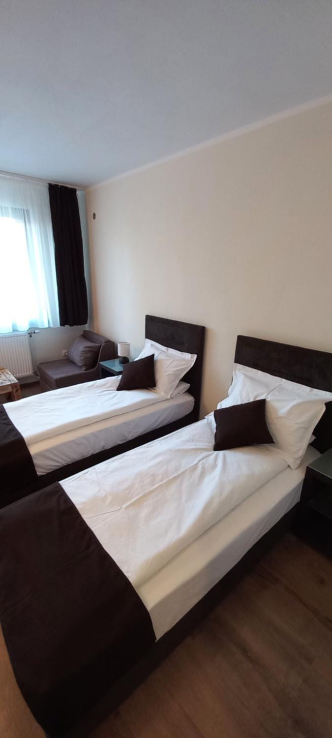 Bed, TV and multimedia, Photo of the whole room