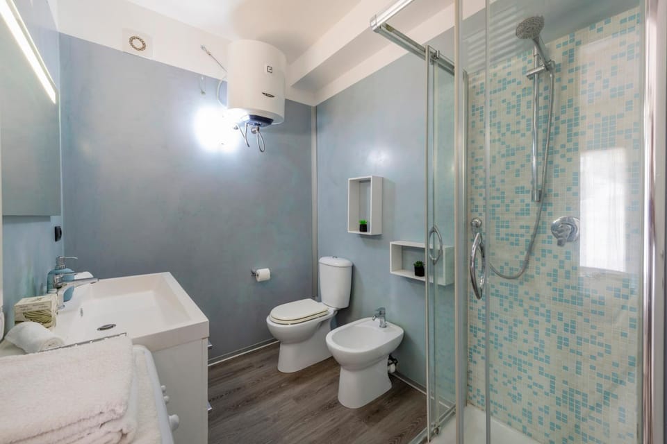 Shower, Toilet, Bathroom
