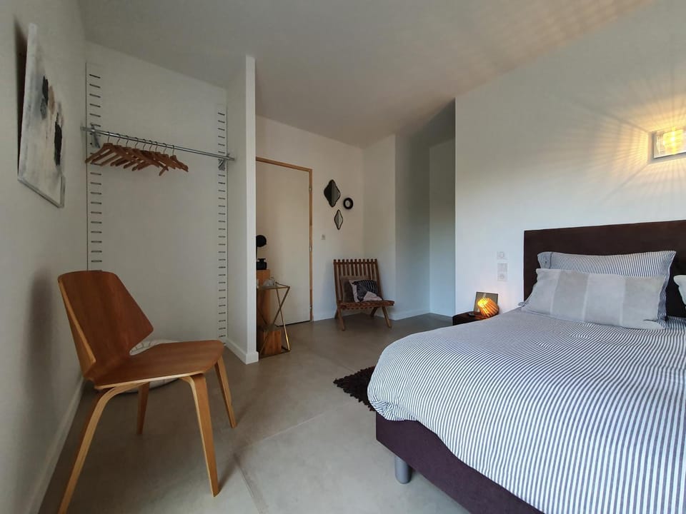 Bed, Photo of the whole room