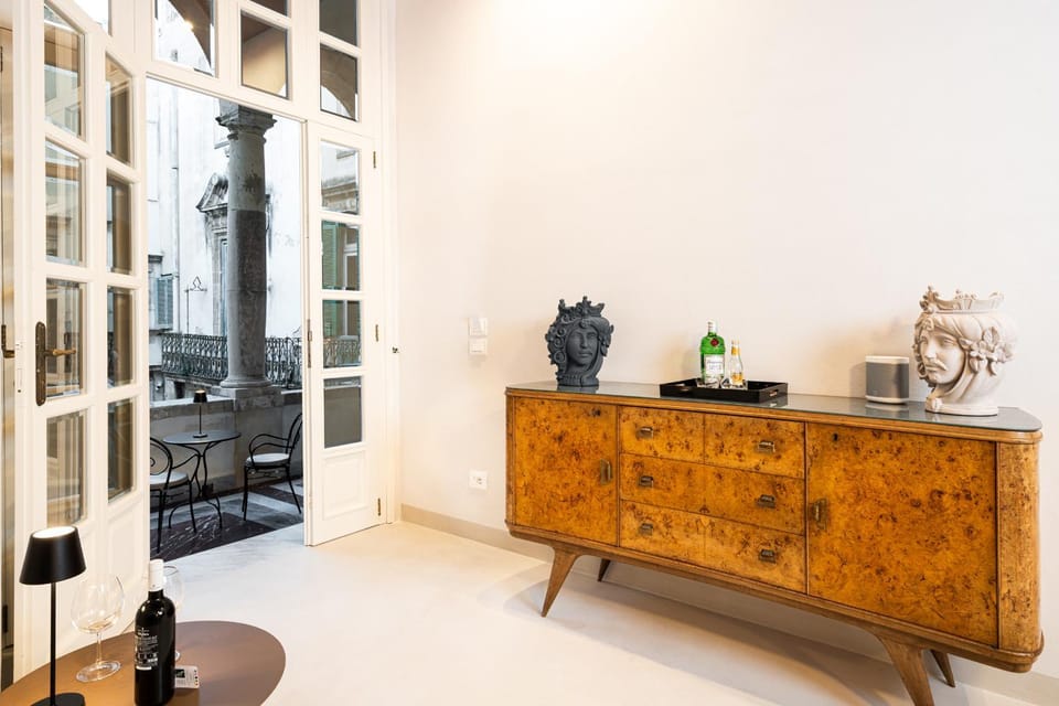 Living room, Decorative detail, Seating area, Dining area