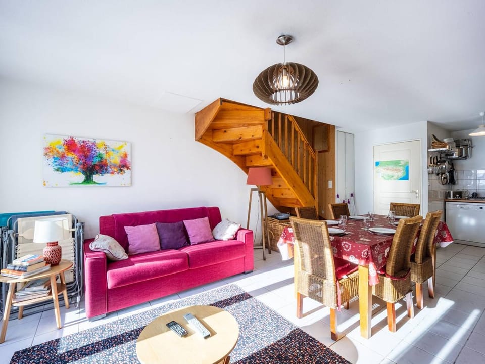Appartement 8 personnes à Génos - Wifi, près du lac - FR-1-695-22 Apartment in Catalonia