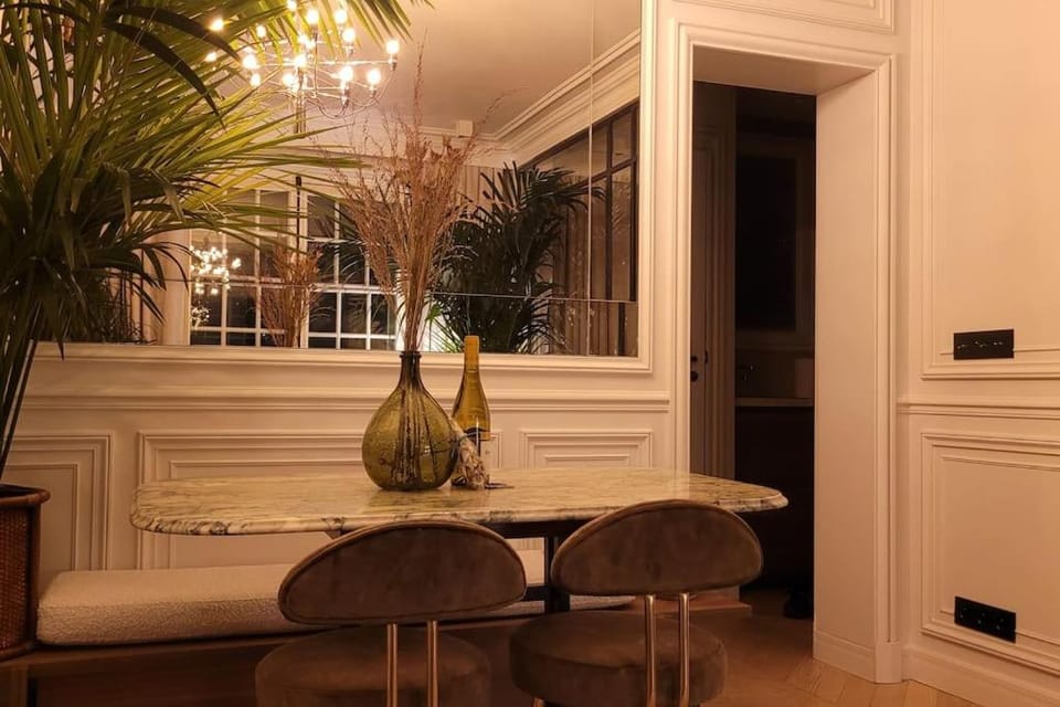 Elegant Suit in Montmartre by an Architect Apartment in Paris