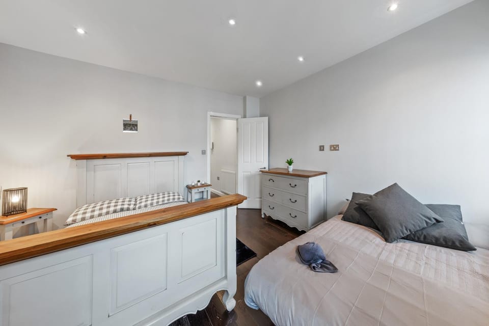 Majestic 4 at Reganway RW4 Apartment in London Borough of Islington