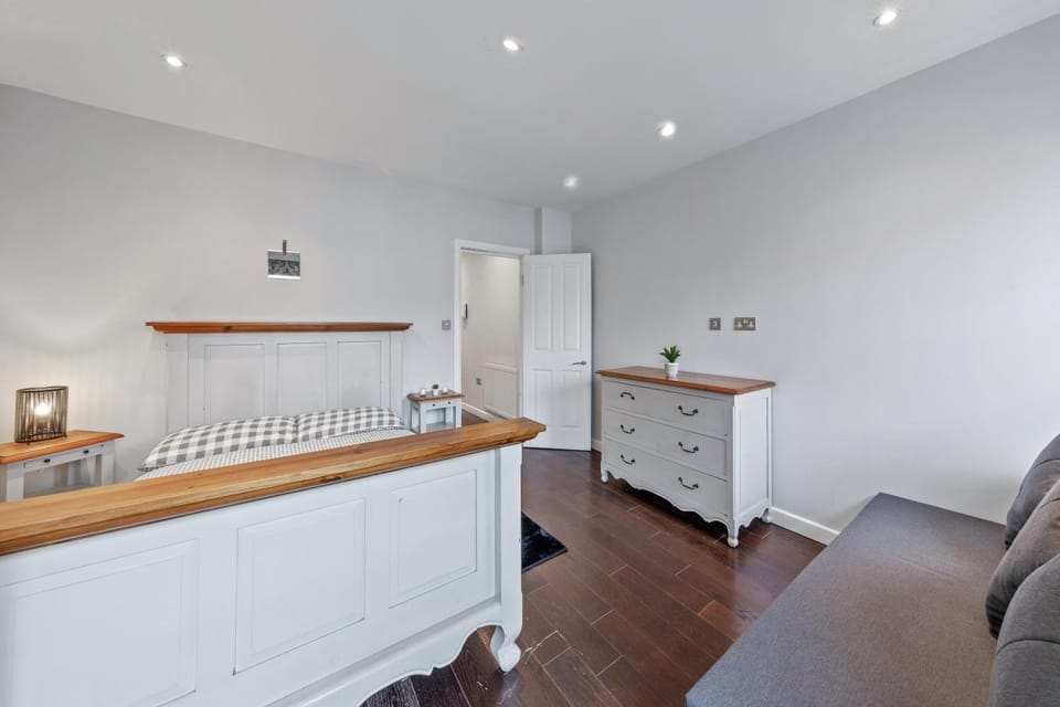 Majestic 4 at Reganway RW4 Apartment in London Borough of Islington