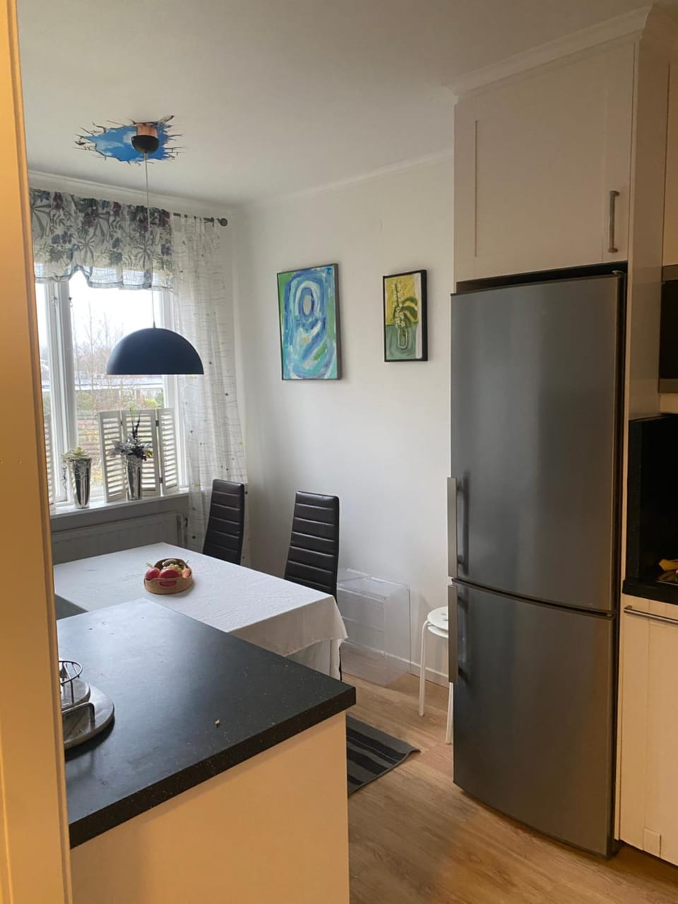 Kitchen or kitchenette, Dining area, minibar, pet friendly