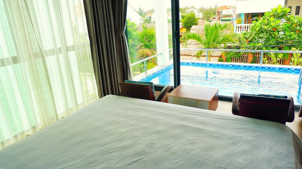 Bed, Swimming pool