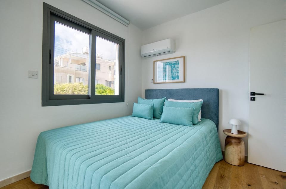 Bed, Other, Photo of the whole room, Bedroom, air conditioner