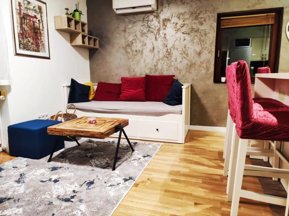 Living room, Seating area, air conditioner