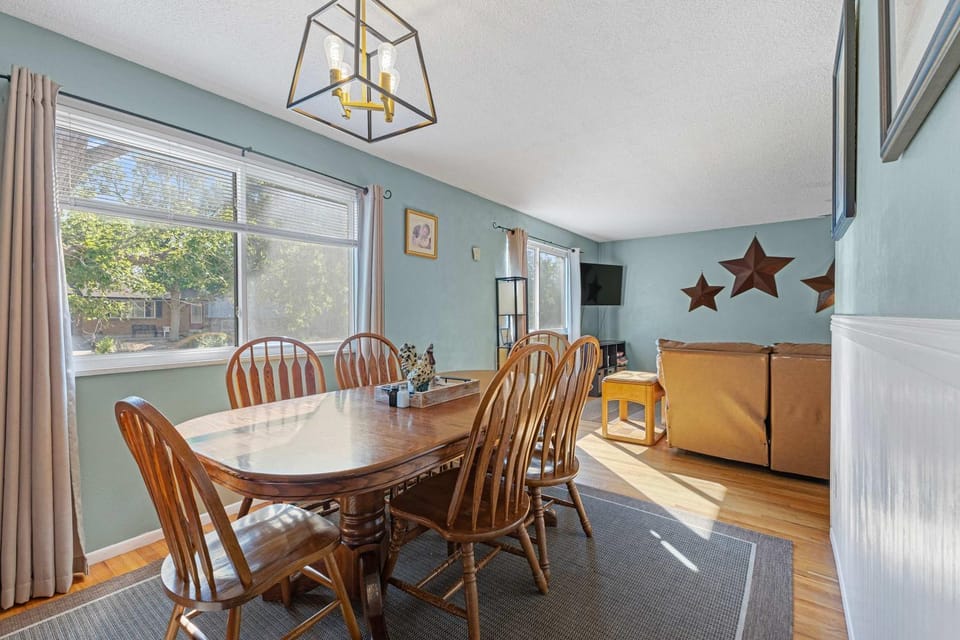 6BD near Garden of the Gods-Palmer Park House in Colorado Springs