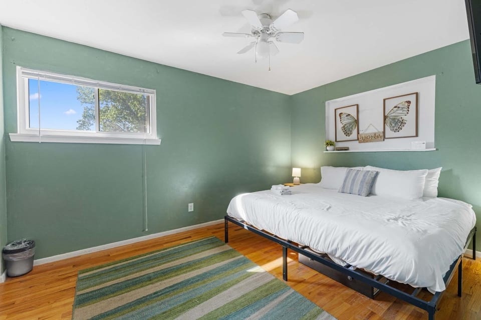 6BD near Garden of the Gods-Palmer Park House in Colorado Springs