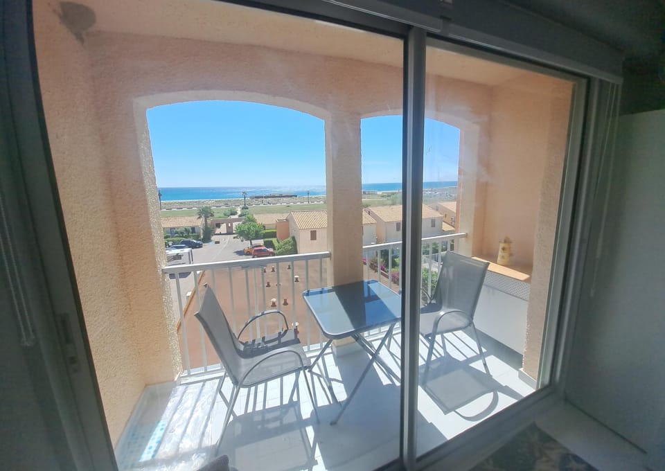 Barcarès résidence calme plage accès direct studio agréable et frais 4 couchages remise judqu'à fin sept piscine ouverte Apartment in Le Barcarès