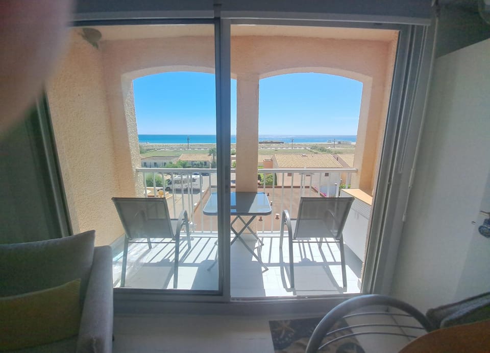 Barcarès résidence calme plage accès direct studio agréable et frais 4 couchages disponible du 21 août à fin sept Apartment in Le Barcarès