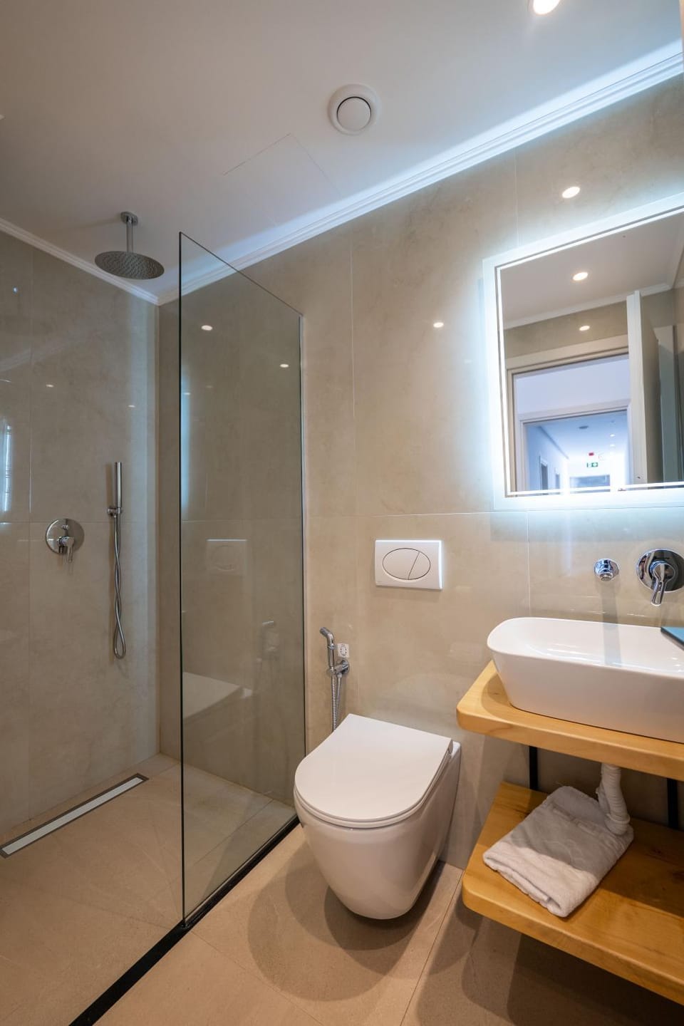 Shower, Toilet, Bathroom, towels