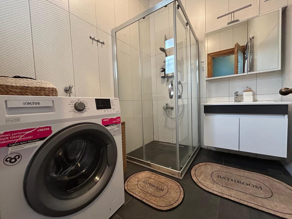Shower, Bathroom, washing machine, dryer