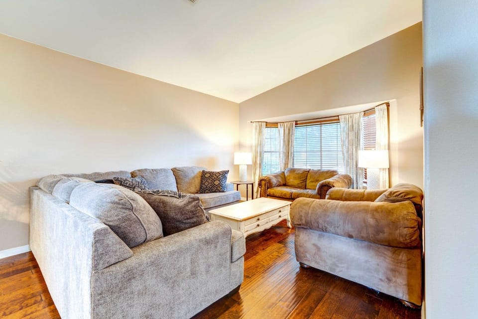 Pool + Hot Tub: Home Near Peoria Sports Complex! House in Glendale