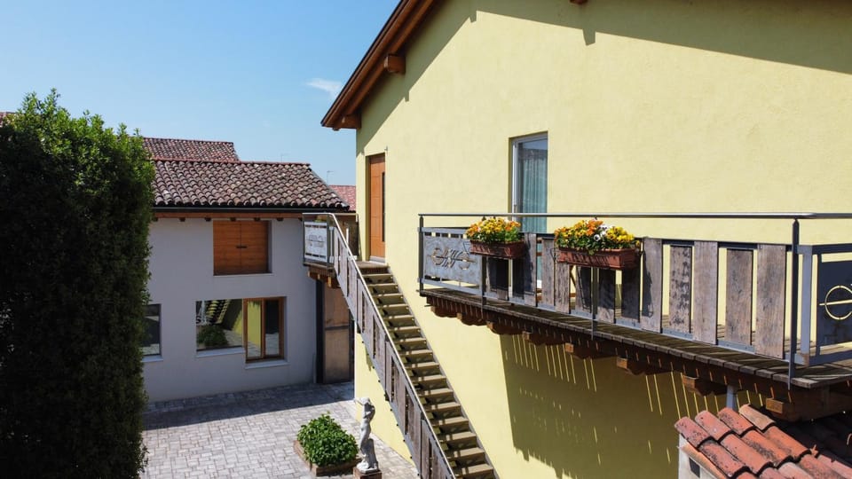 Property building, Patio, Garden, Balcony/Terrace, Balcony/Terrace