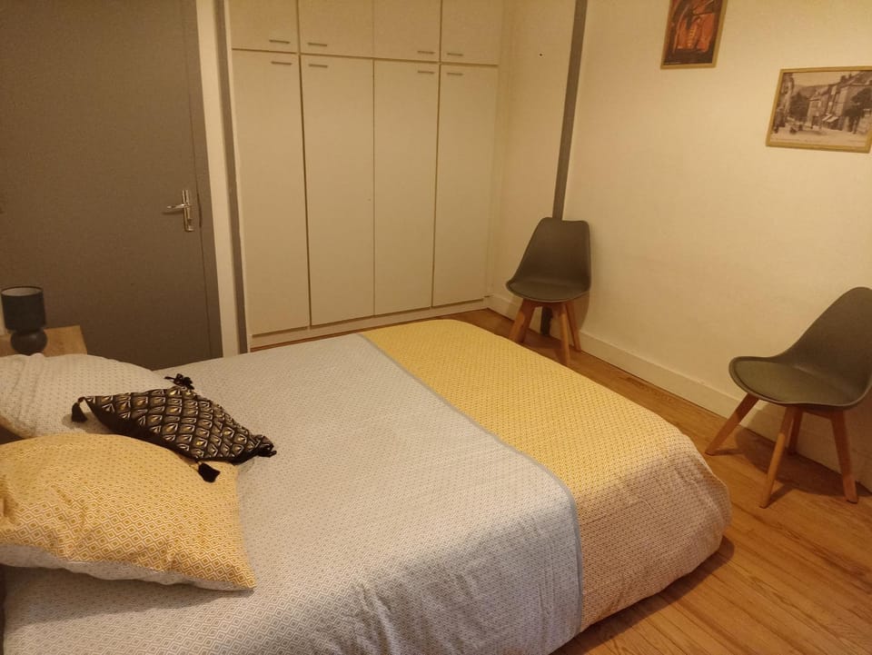 Bed, Photo of the whole room, Bedroom, wardrobe