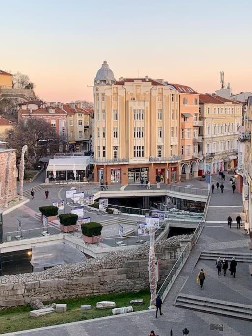 Bird's eye view, Street view, Location