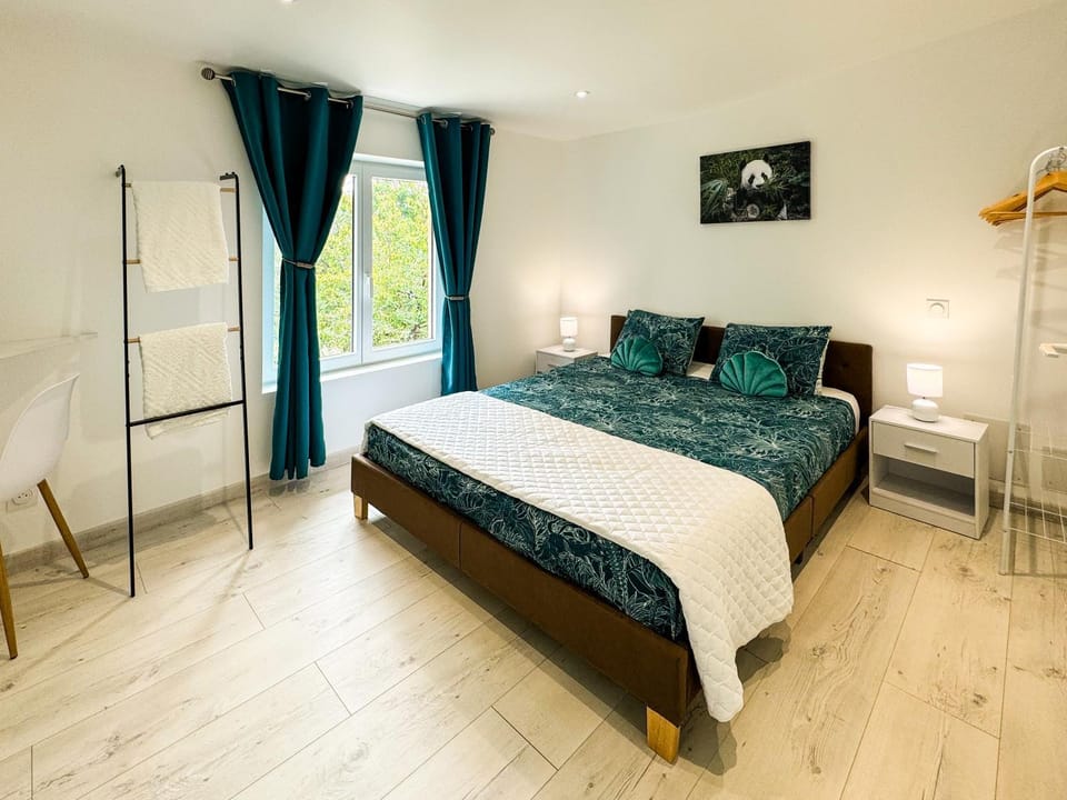 Bed, Bedroom
