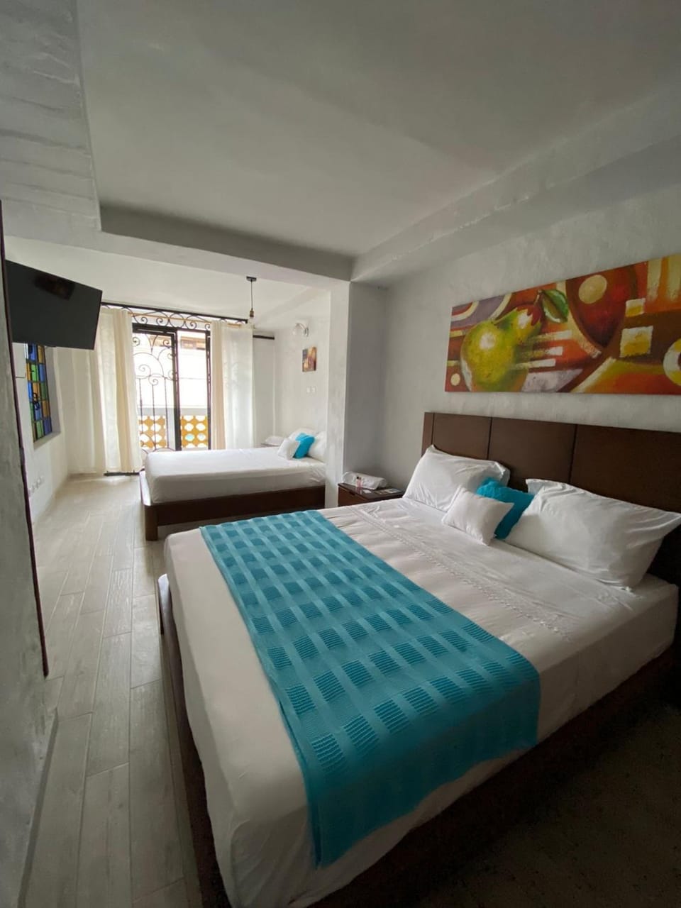 Bed, TV and multimedia, Photo of the whole room, Bedroom