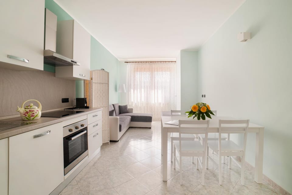 Kitchen or kitchenette, Seating area, Dining area, dishwasher, minibar, pet friendly, stove