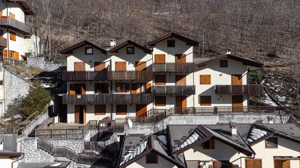 Property building, Activities, Bird's eye view, Landmark view, Inner courtyard view