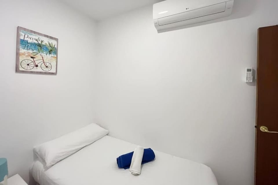 Bed, Photo of the whole room, Bedroom, towels, air conditioner
