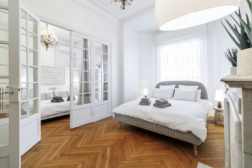 Bed, Bedroom, towels