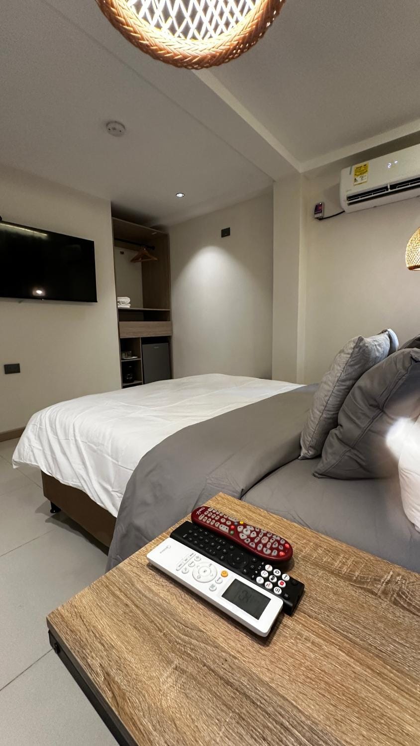 Bed, Photo of the whole room, air conditioner