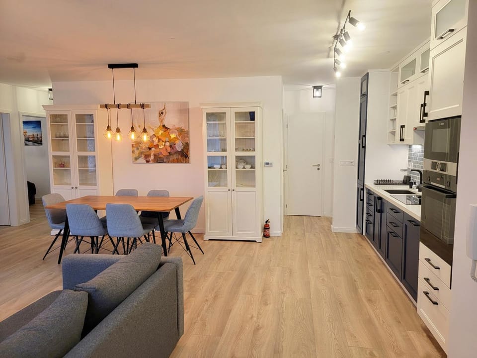 Dining area, kitchen