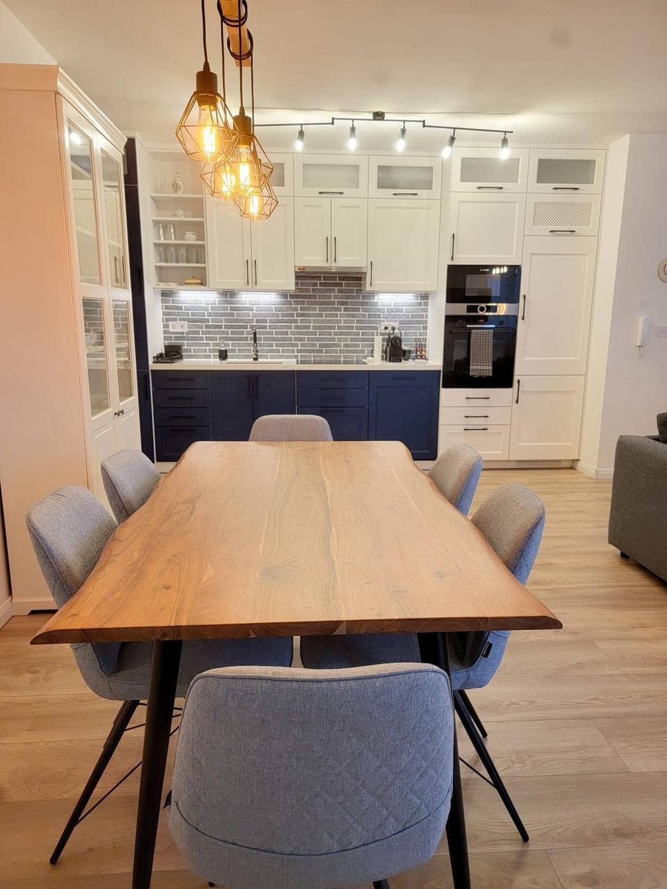 Dining area, kitchen
