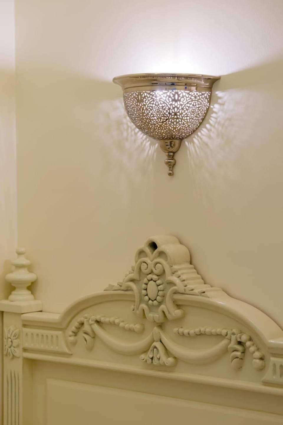 Bed, Photo of the whole room, Decorative detail, Bedroom