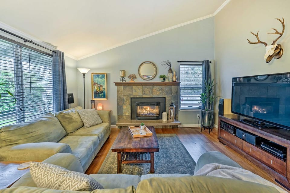 Home w/ Hot Tub: 7 Mi to Edmonds Waterfront! House in Puget Sound