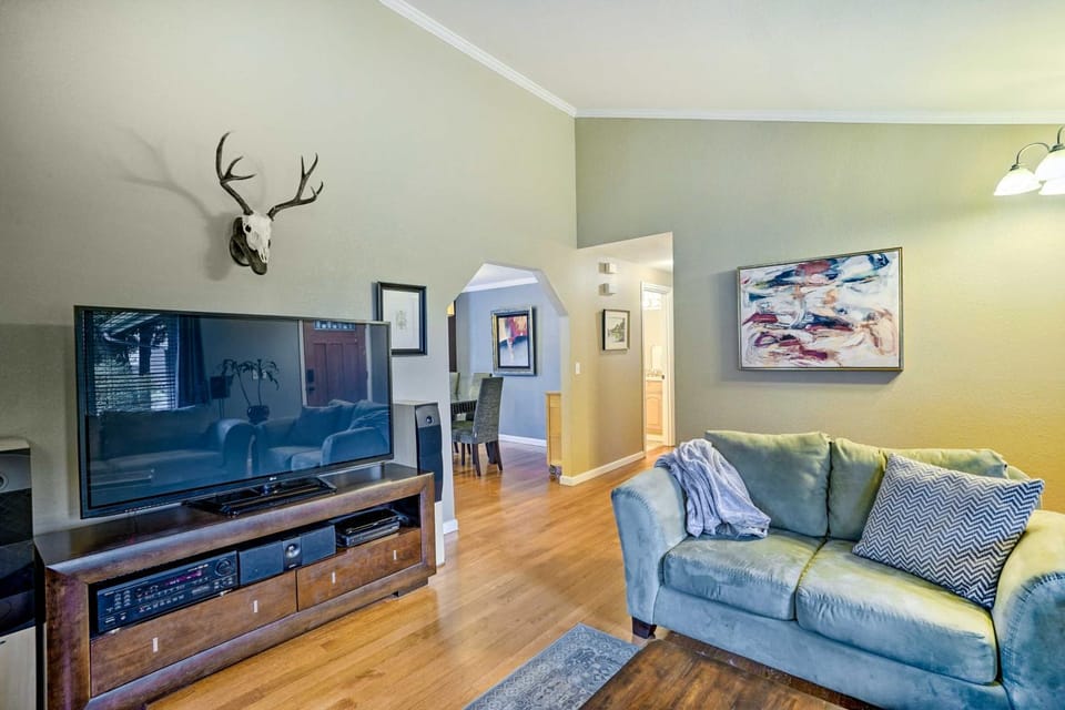 Home w/ Hot Tub: 7 Mi to Edmonds Waterfront! House in Puget Sound