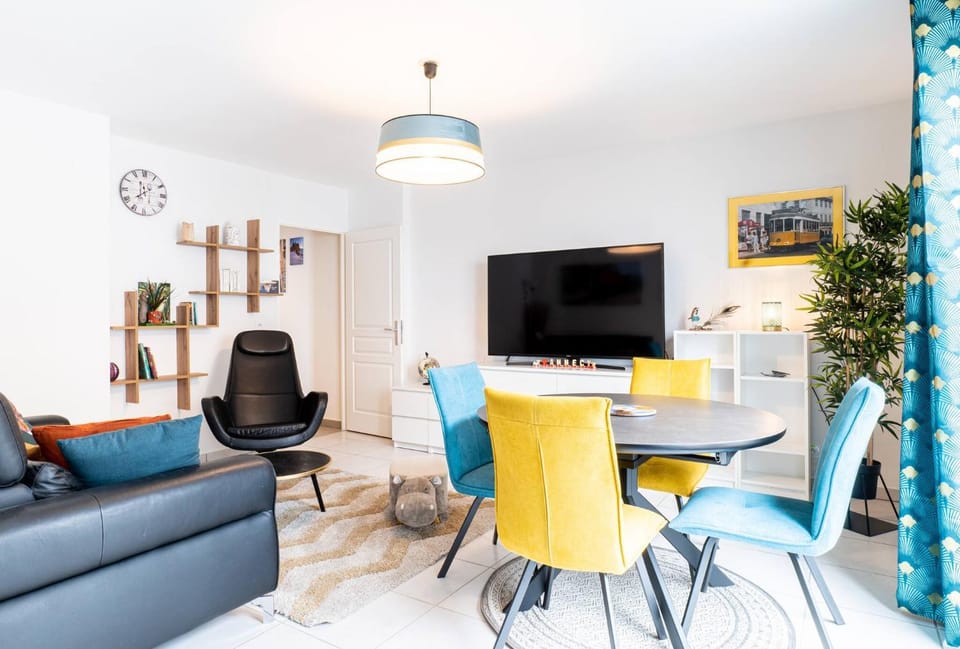 Communal lounge/ TV room, Living room