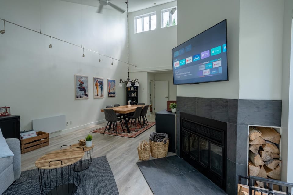 Communal lounge/ TV room, TV and multimedia, Living room, flat iron