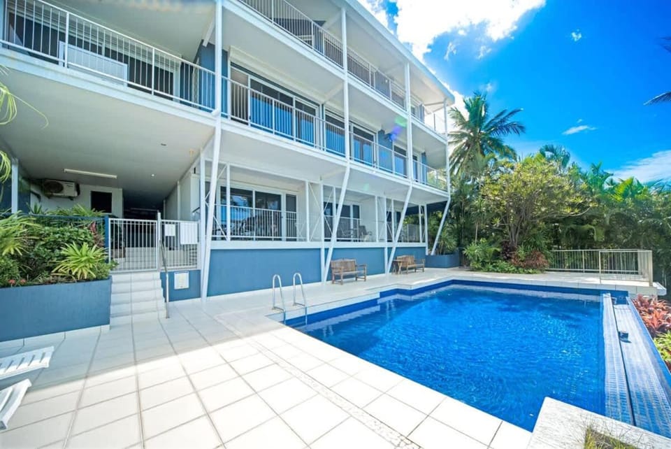 Balcony/Terrace, Pool view, Swimming pool, sunbed