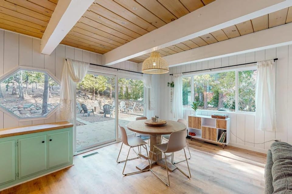 Saint Bernard Beauty House in Lake Arrowhead