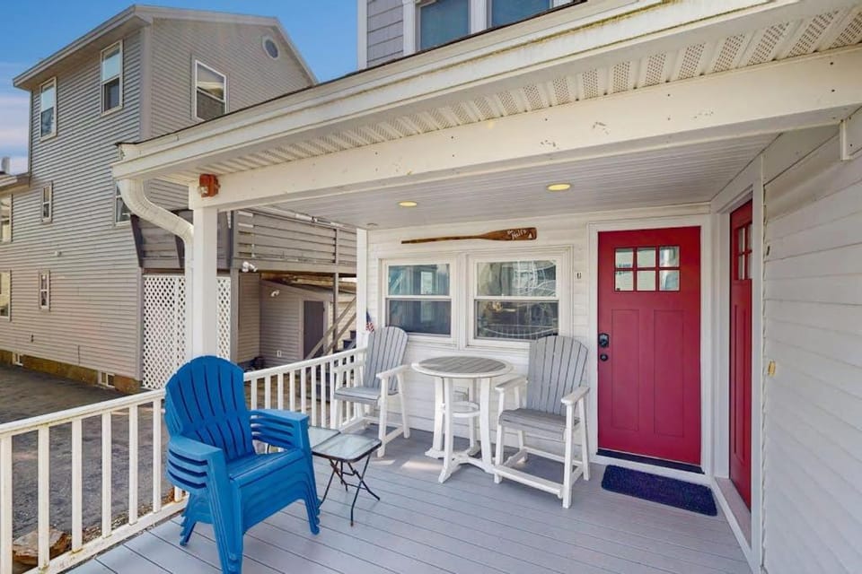 Cool Change Apartment in Hampton