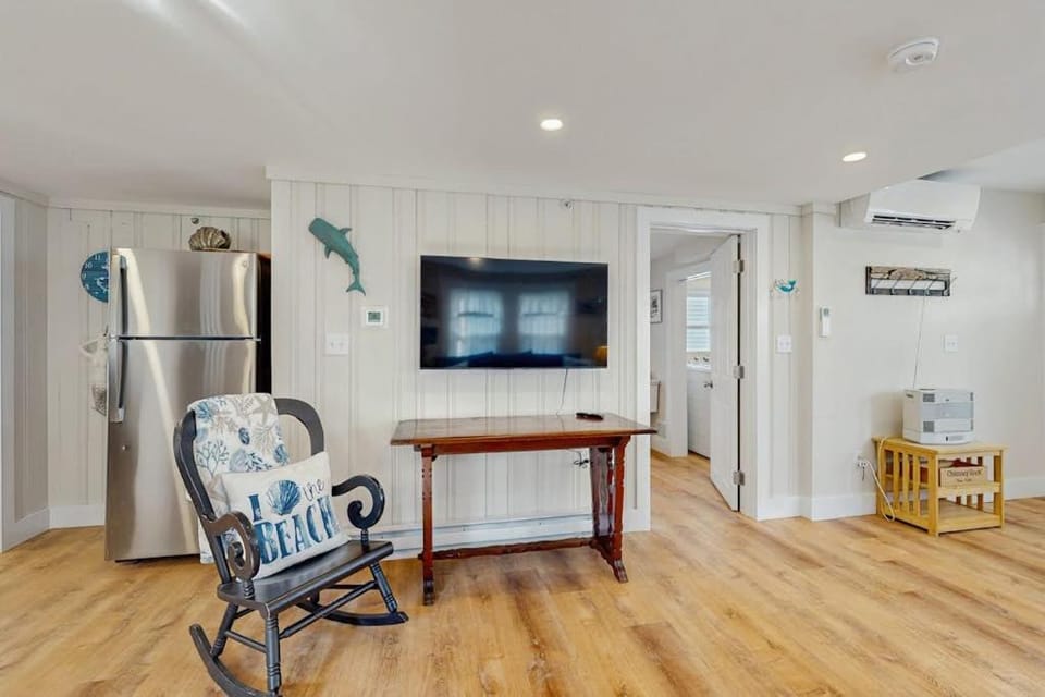 Cool Change Apartment in Hampton